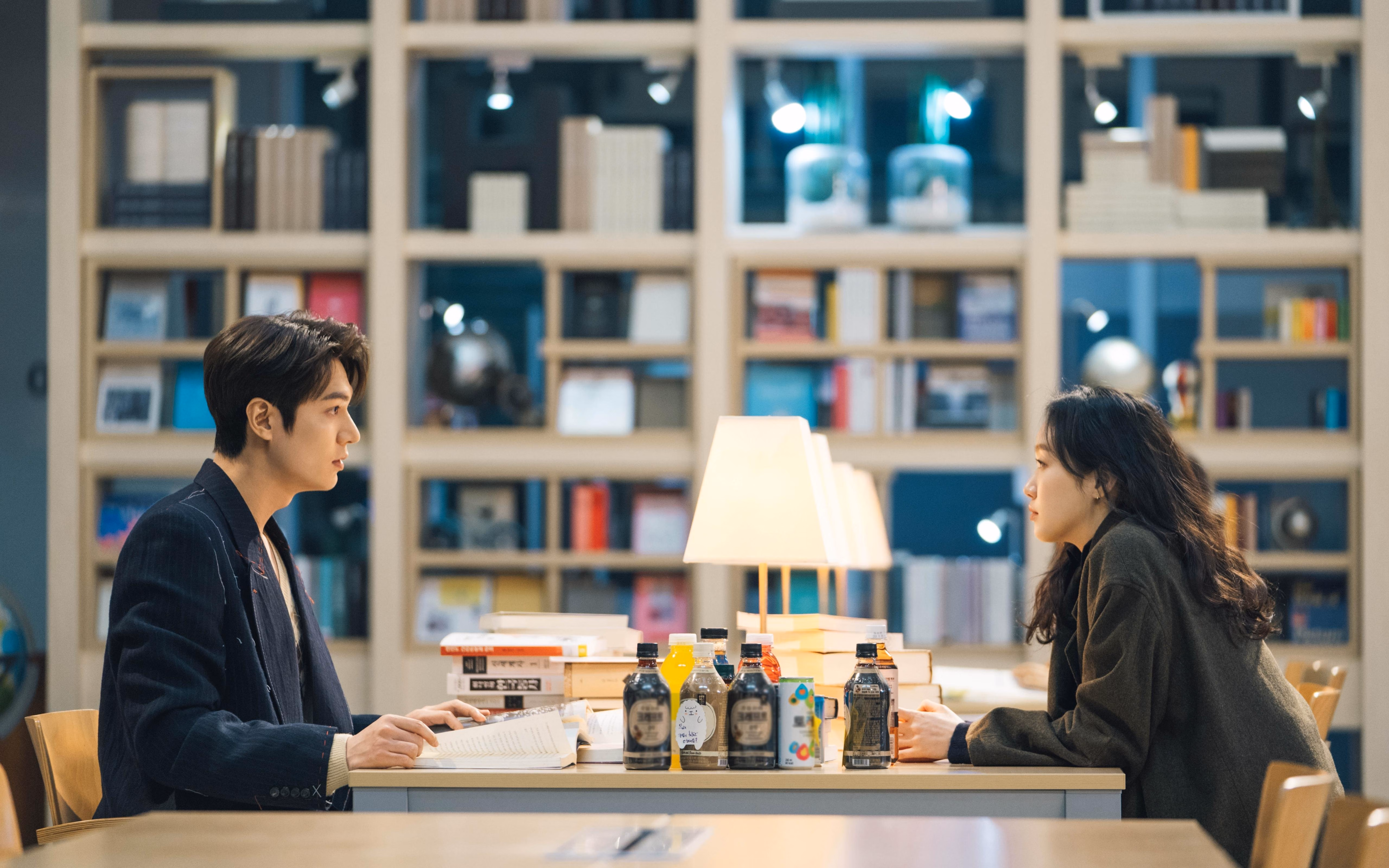 F1年度争冠焦点战，森林狼血拼雄鹿，当赛道成为战场，每一圈都是生死时速